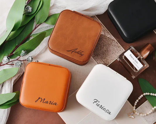 Personalized Wedding Bridesmaids Portable Jewelry Box, Organizer Necklaces, Bracelets and Earrings, The Perfect Gift for Bridesmaids