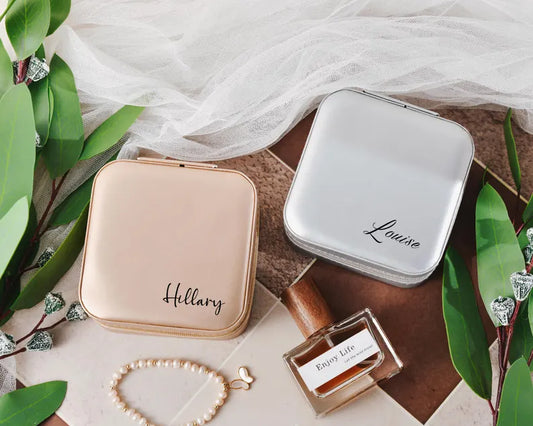 Personalized Wedding Bridesmaids Portable Jewelry Box, Organizer Necklaces, Bracelets and Earrings, The Perfect Gift for Bridesmaids